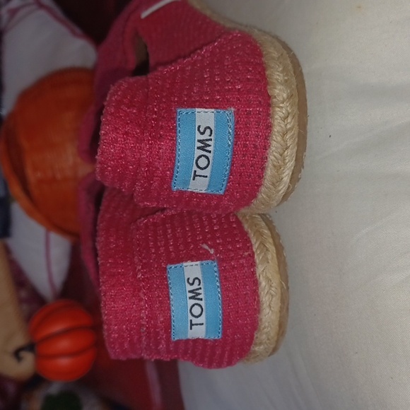 Toms Perforated Espadrille Pink Canvas Slip Ons, 7W - Picture 3 of 6